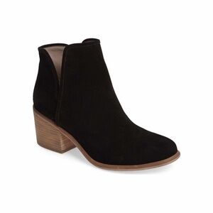 Hinge Barris Block Heel Bootie